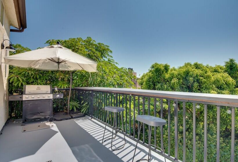 Malibu Retreat W/ Balcony & Mountain Views