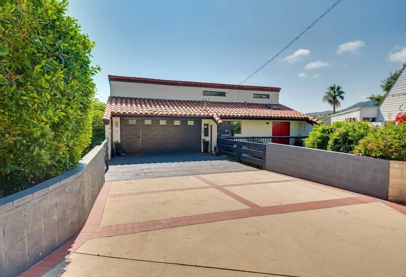 Malibu Retreat W/ Balcony & Mountain Views