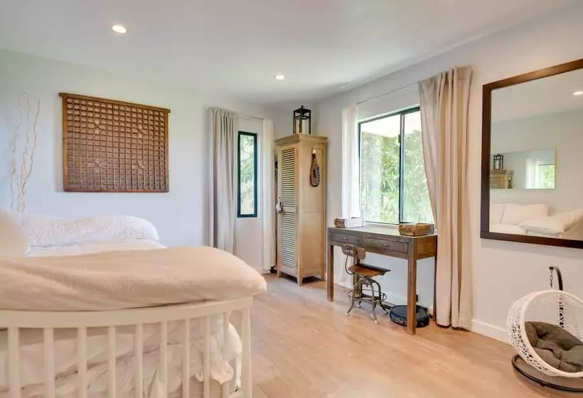 Malibu Retreat W/ Balcony & Mountain Views