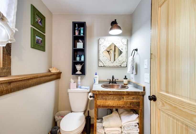 Nevis Cabin Escape W/ Private Hot Tub!