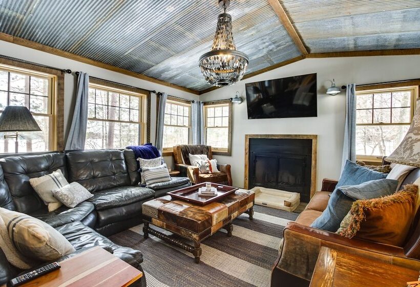 Nevis Cabin Escape W/ Private Hot Tub!