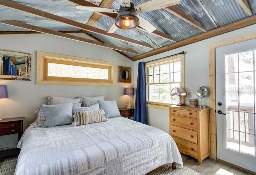 Nevis Cabin Escape W/ Private Hot Tub!