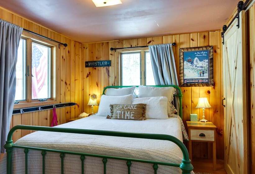 Nevis Cabin Escape W/ Private Hot Tub!