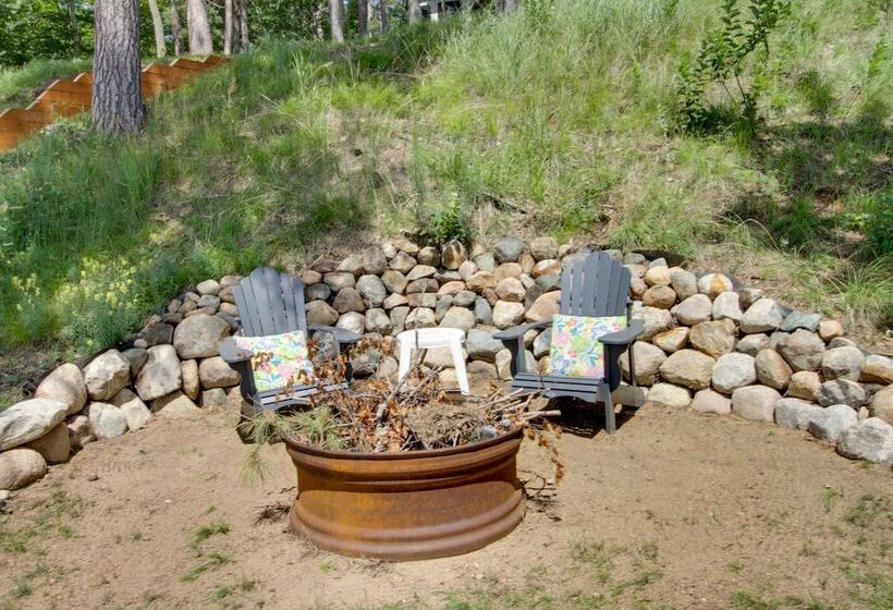 Nevis Cabin Escape W/ Private Hot Tub!