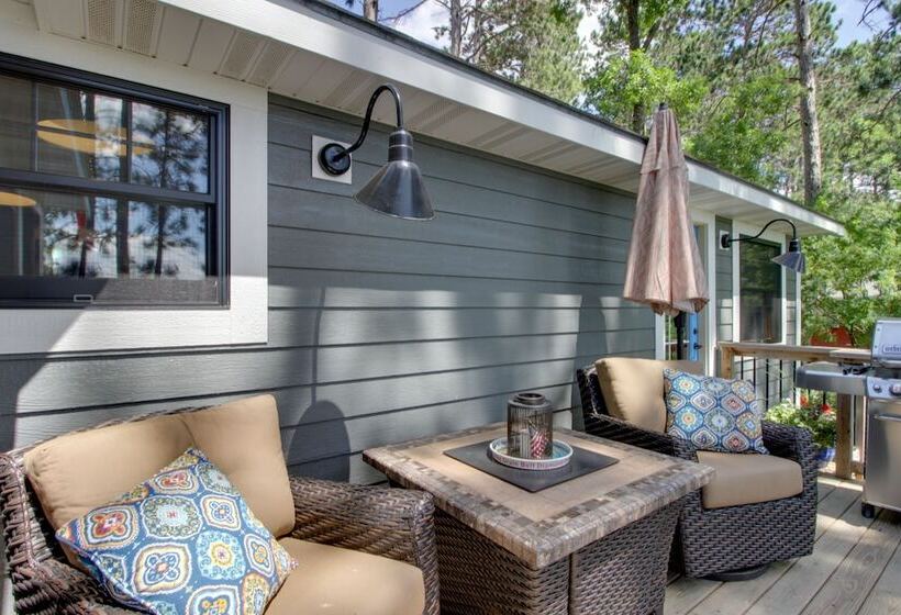 Nevis Cabin Escape W/ Private Hot Tub!