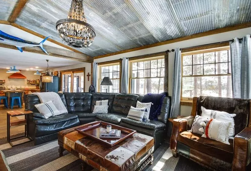 Nevis Cabin Escape W/ Private Hot Tub!