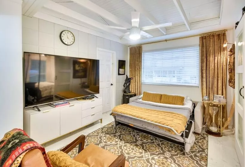 New Smyrna Beach Cottage ~ 1 Mi To Downtown!