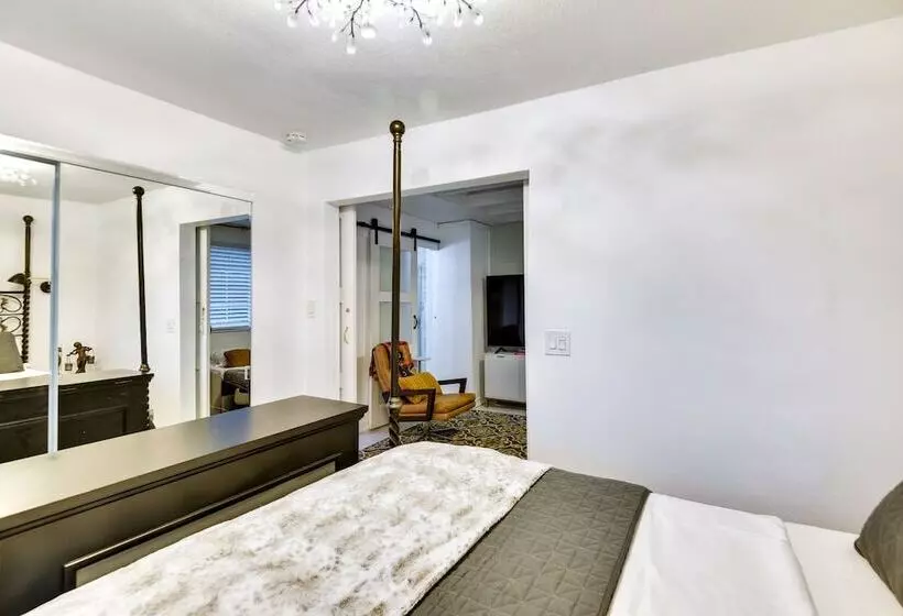 New Smyrna Beach Cottage ~ 1 Mi To Downtown!