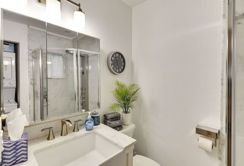 New Smyrna Beach Cottage ~ 1 Mi To Downtown!