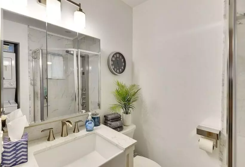 New Smyrna Beach Cottage ~ 1 Mi To Downtown!