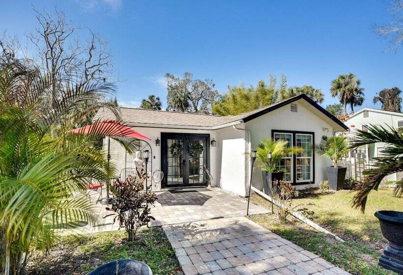 New Smyrna Beach Cottage ~ 1 Mi To Downtown!