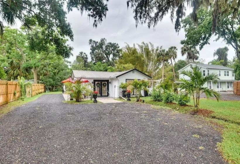 New Smyrna Beach Cottage ~ 1 Mi To Downtown!