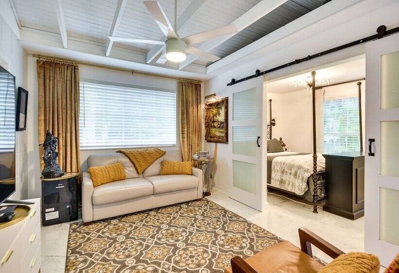 New Smyrna Beach Cottage ~ 1 Mi To Downtown!