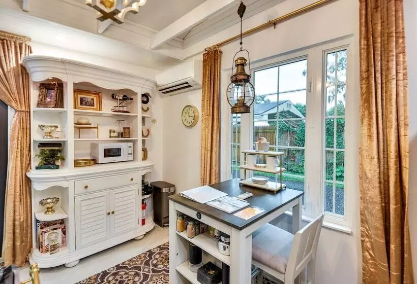 New Smyrna Beach Cottage ~ 1 Mi To Downtown!