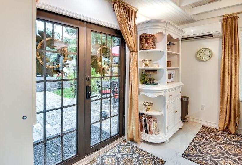 New Smyrna Beach Cottage ~ 1 Mi To Downtown!