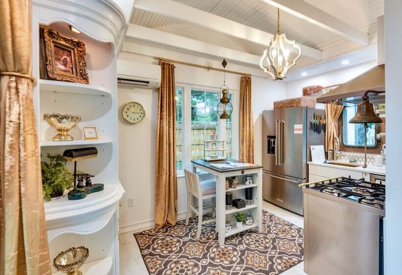 New Smyrna Beach Cottage ~ 1 Mi To Downtown!