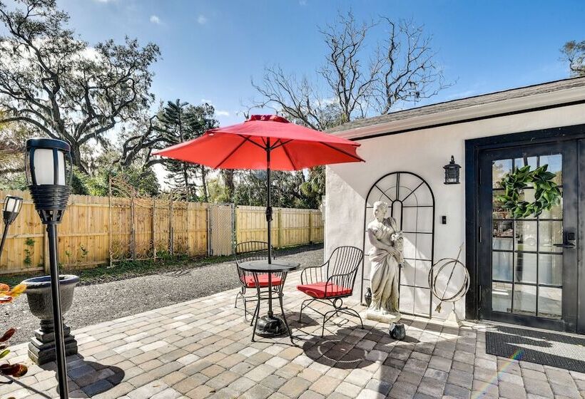 New Smyrna Beach Cottage ~ 1 Mi To Downtown!