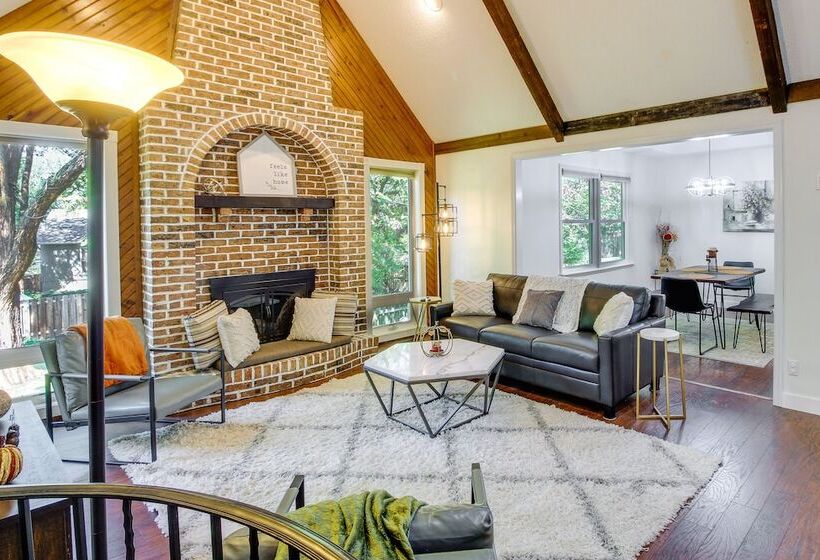 Overland Park Home W/ Fenced In Yard & Gas Grill!