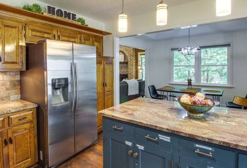 Overland Park Home W/ Fenced In Yard & Gas Grill!