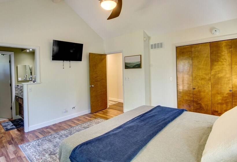 Overland Park Home W/ Fenced In Yard & Gas Grill!