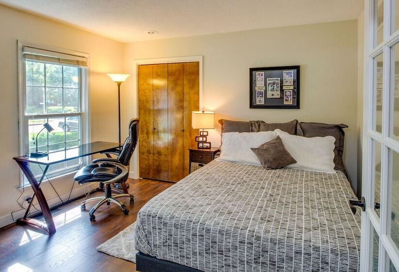 Overland Park Home W/ Fenced In Yard & Gas Grill!