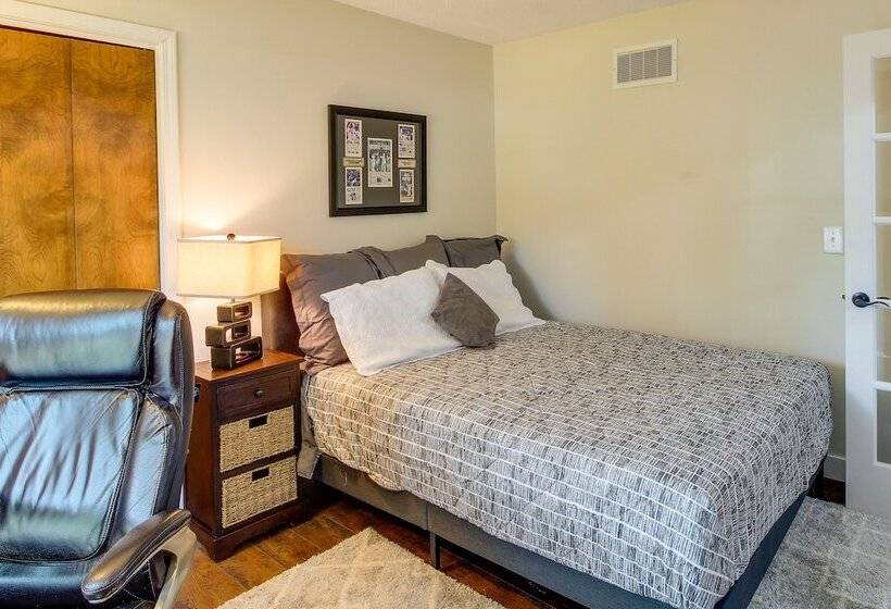 Overland Park Home W/ Fenced In Yard & Gas Grill!