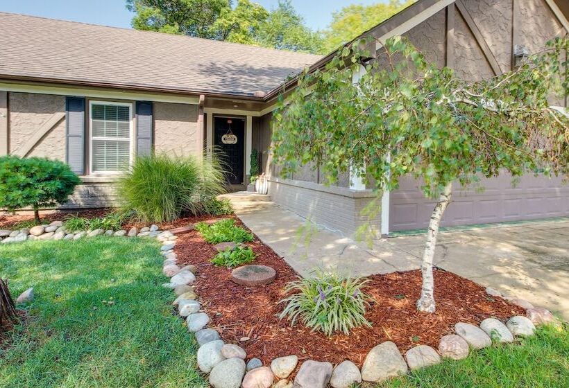 Overland Park Home W/ Fenced In Yard & Gas Grill!