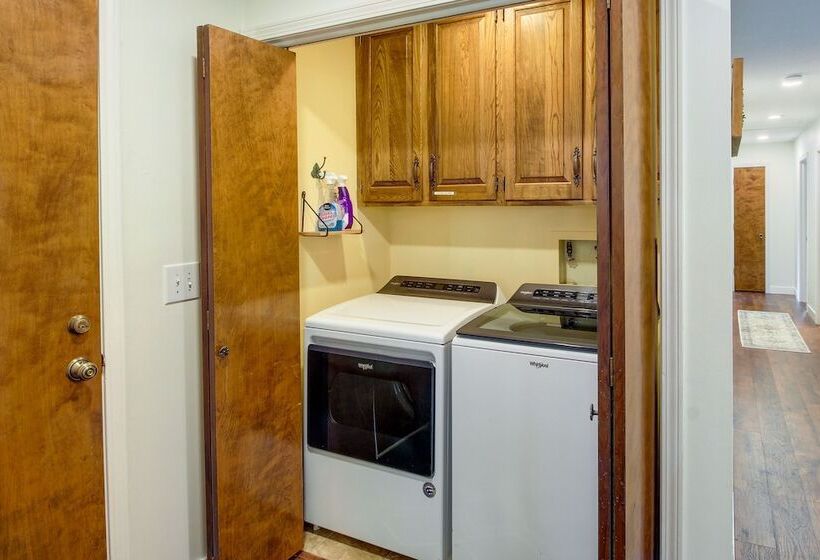 Overland Park Home W/ Fenced In Yard & Gas Grill!