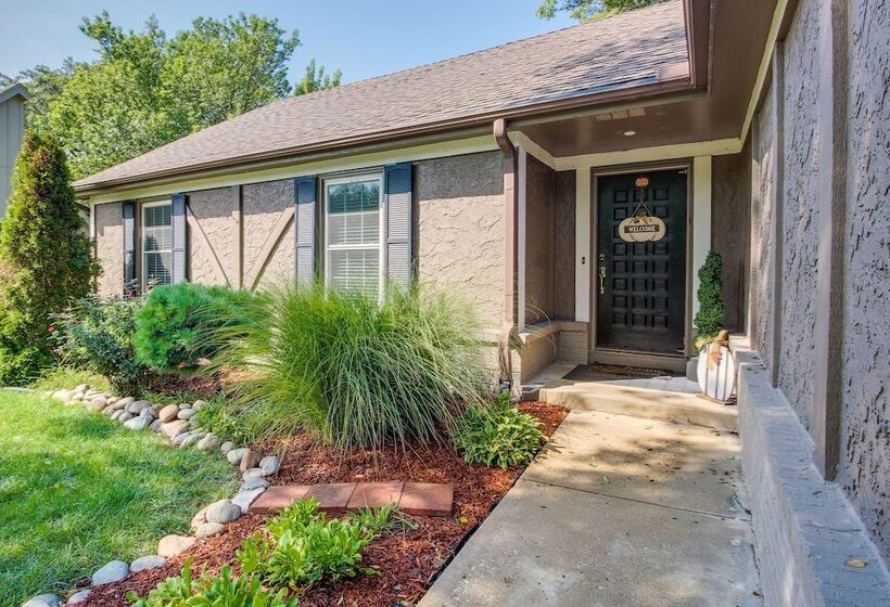 Overland Park Home W/ Fenced In Yard & Gas Grill!