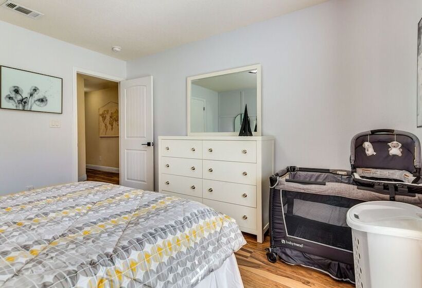 Pensacola Home W/ Private Lanai, 9 Mi To Downtown!