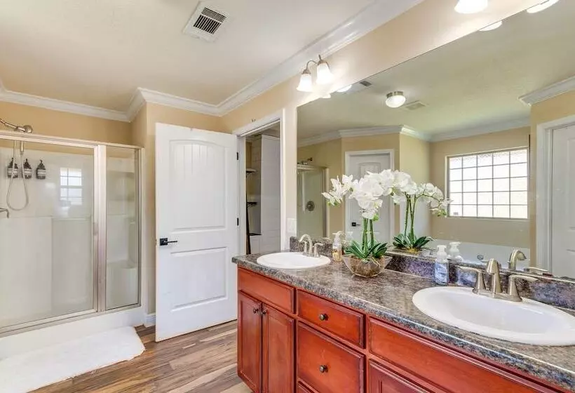 Pensacola Home W/ Private Lanai, 9 Mi To Downtown!