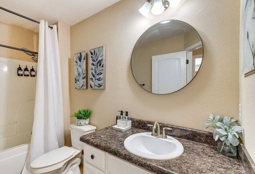 Pensacola Home W/ Private Lanai, 9 Mi To Downtown!