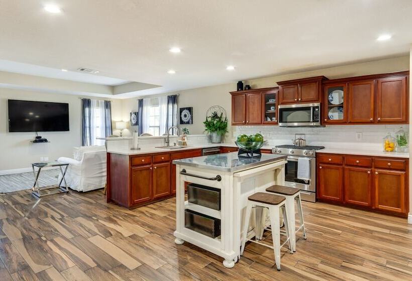 Pensacola Home W/ Private Lanai, 9 Mi To Downtown!