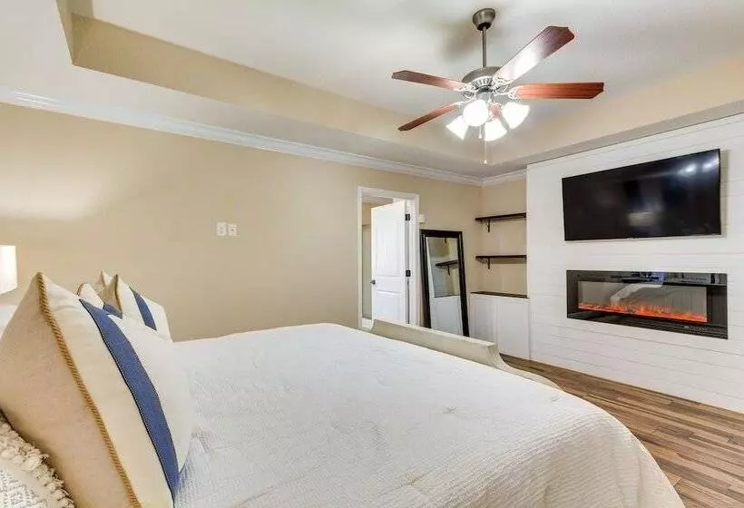 Pensacola Home W/ Private Lanai, 9 Mi To Downtown!