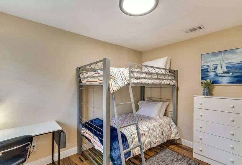 Pensacola Home W/ Private Lanai, 9 Mi To Downtown!