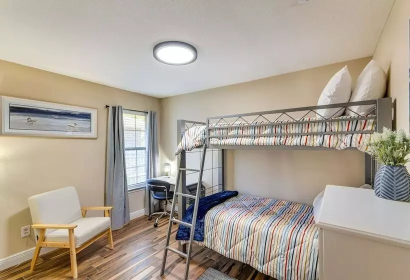 Pensacola Home W/ Private Lanai, 9 Mi To Downtown!