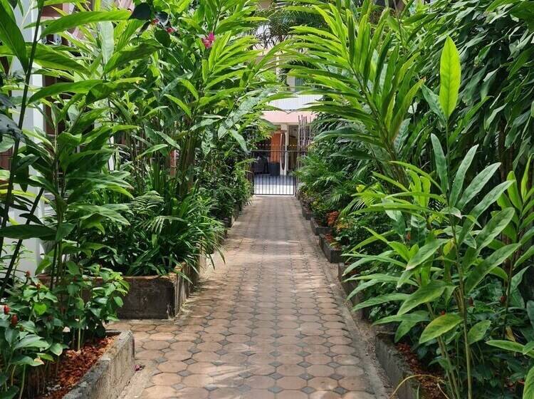 Пансион Momento Bangtao Beach