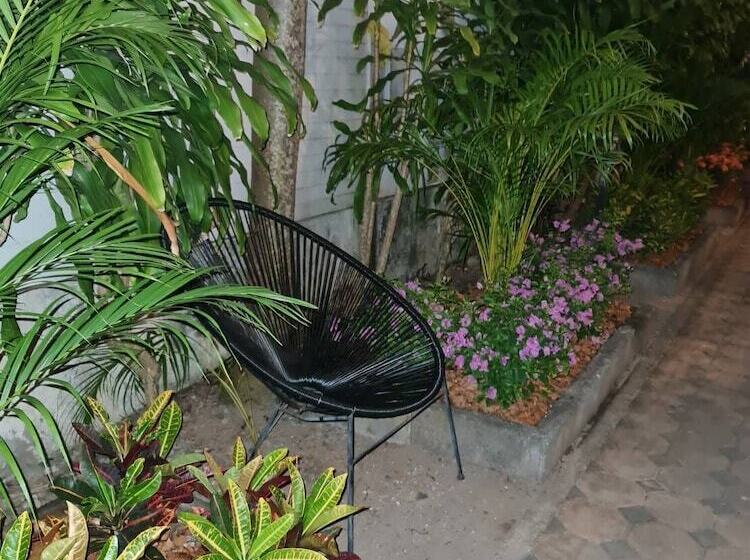 Пансион Momento Bangtao Beach