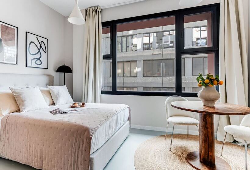 פנסיון Sanders Port   Charming Room Near Piraeus Port