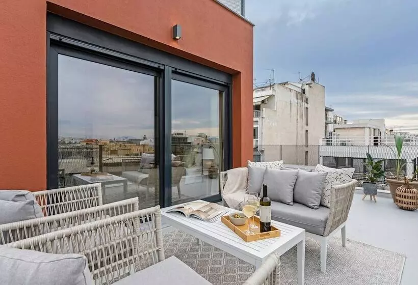 پانسیون Sanders Port   Chicly Studio With Roof Top Terrace