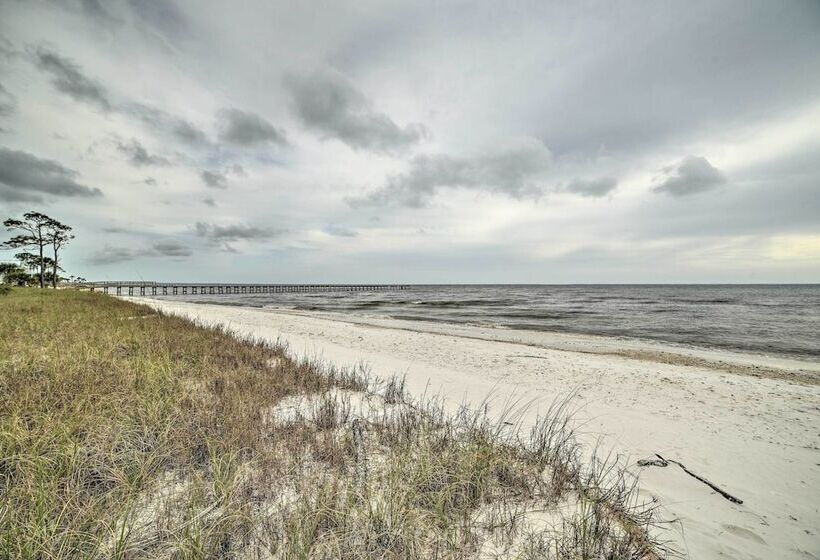 Port St Joe Home Walk To Beach + Restaurants!