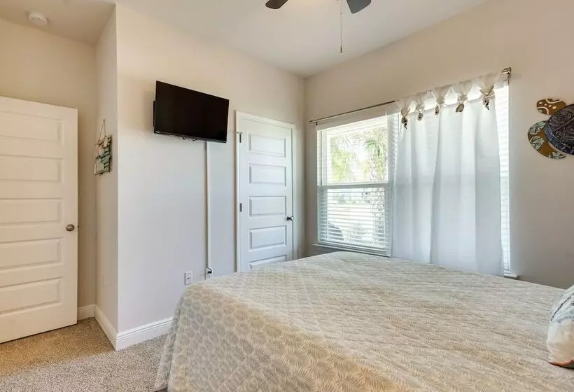 Port St Joe Home   Walk To Beach + Restaurants!