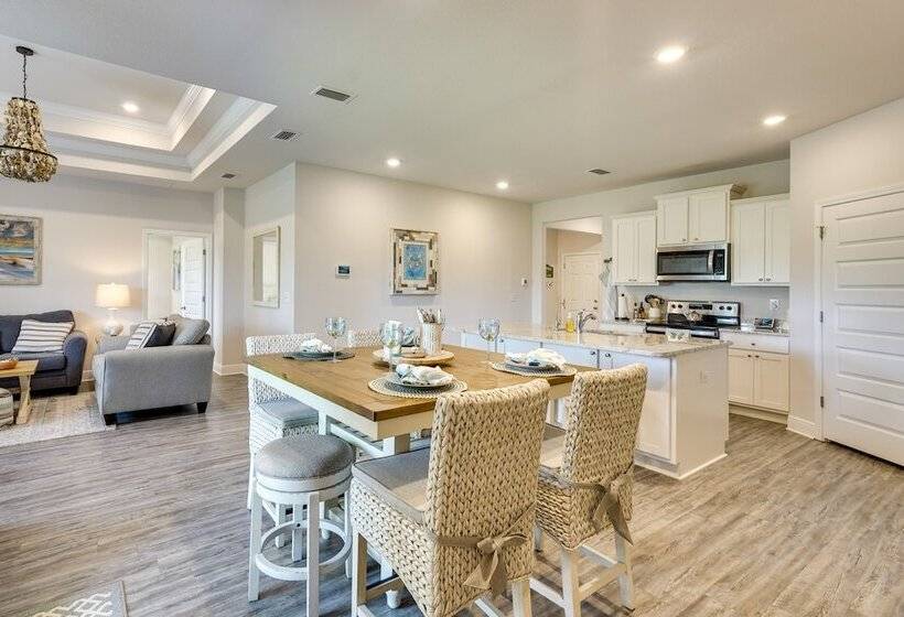 Port St Joe Home Walk To Beach + Restaurants!