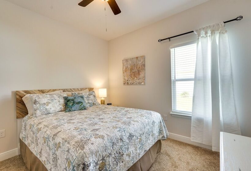 Port St Joe Home Walk To Beach + Restaurants!