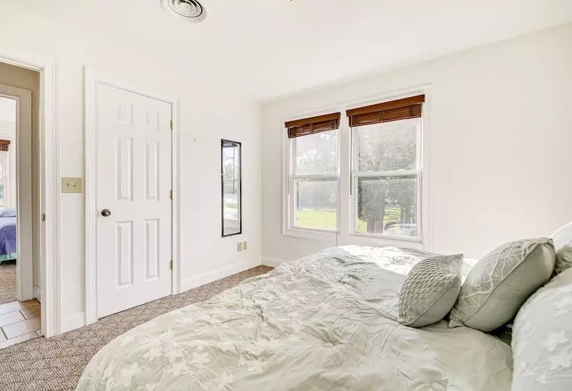 Saratoga Springs Duplex Near Saratoga Racetrack!