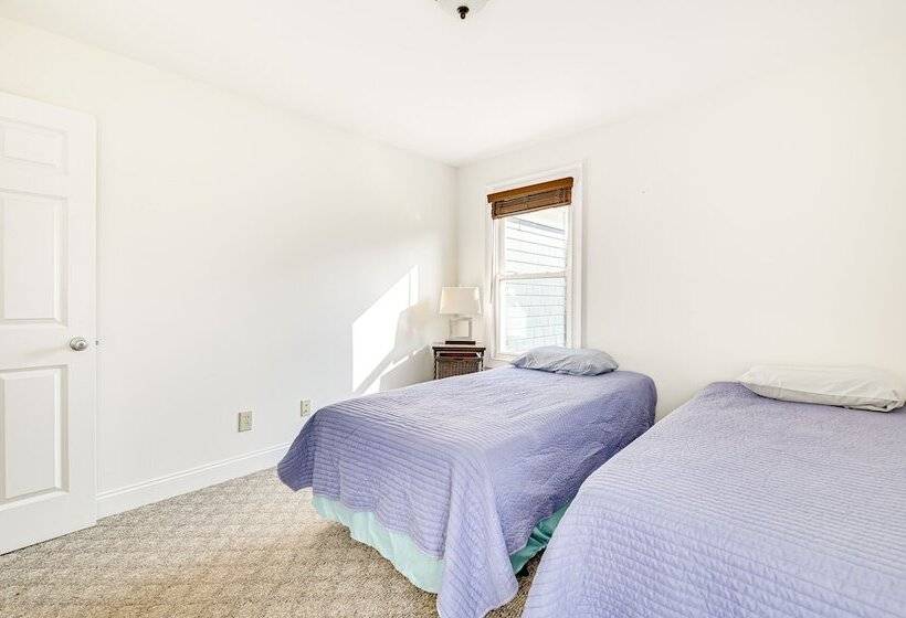 Saratoga Springs Duplex Near Saratoga Racetrack!