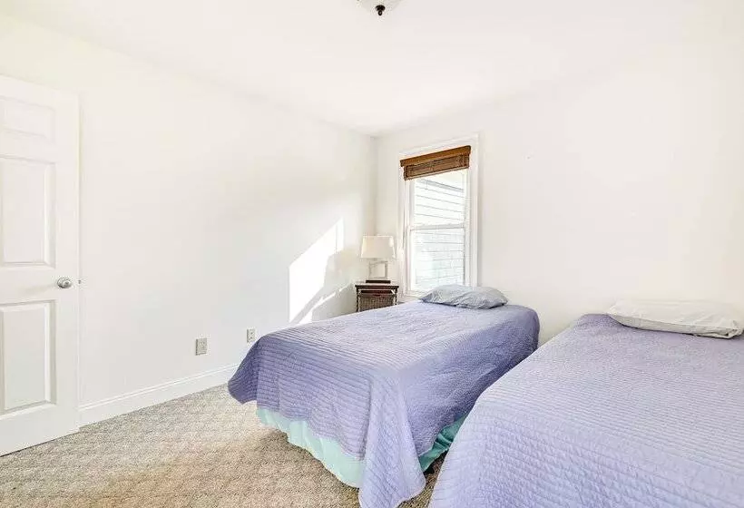 Saratoga Springs Duplex Near Saratoga Racetrack!