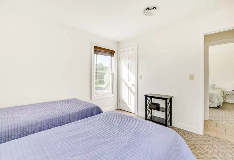 Saratoga Springs Duplex Near Saratoga Racetrack!