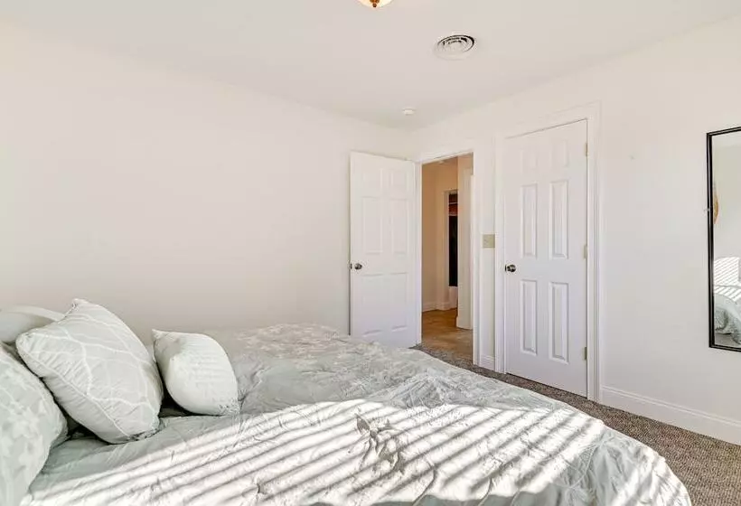 Saratoga Springs Duplex Near Saratoga Racetrack!