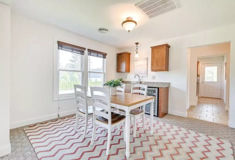 Saratoga Springs Duplex Near Saratoga Racetrack!